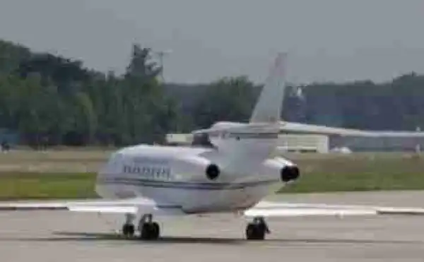 Governors, Ministers, Service Chiefs, NURTW Touts And Supporters Storm Abuja Airport For Buhari